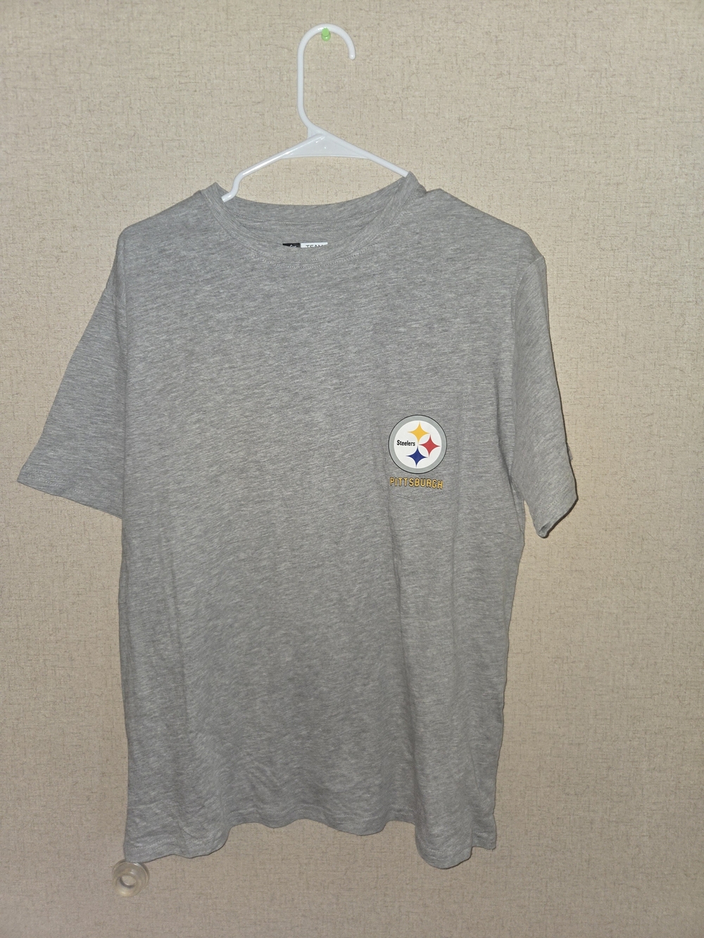 NFL Gray Short Sleeve Tee with Pittsburgh Steelers Chest Logo Womens Large